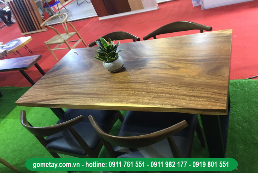 giá bàn cafe gỗ nguyên tấm me tây phụ thuộc vào yếu tố nào